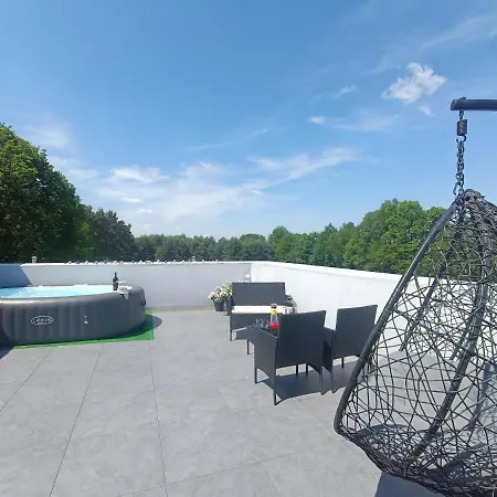 Modern Rancho - Nad Rzeka, Przy Stadninie Koni 게스트하우스