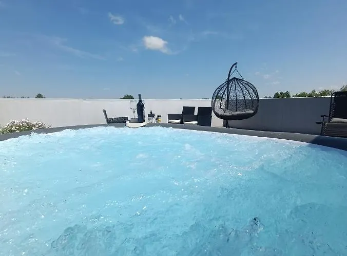 Modern Rancho - Nad Rzeka, Przy Stadninie Koni Гостевой дом